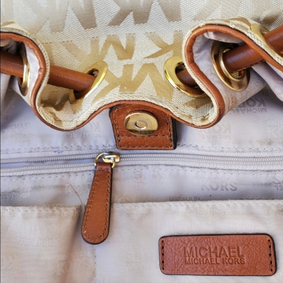 Michael Kors Signature Canvas & Leather Brown Cream EW Ring Tassel Shoul… - Picture 9 of 16
